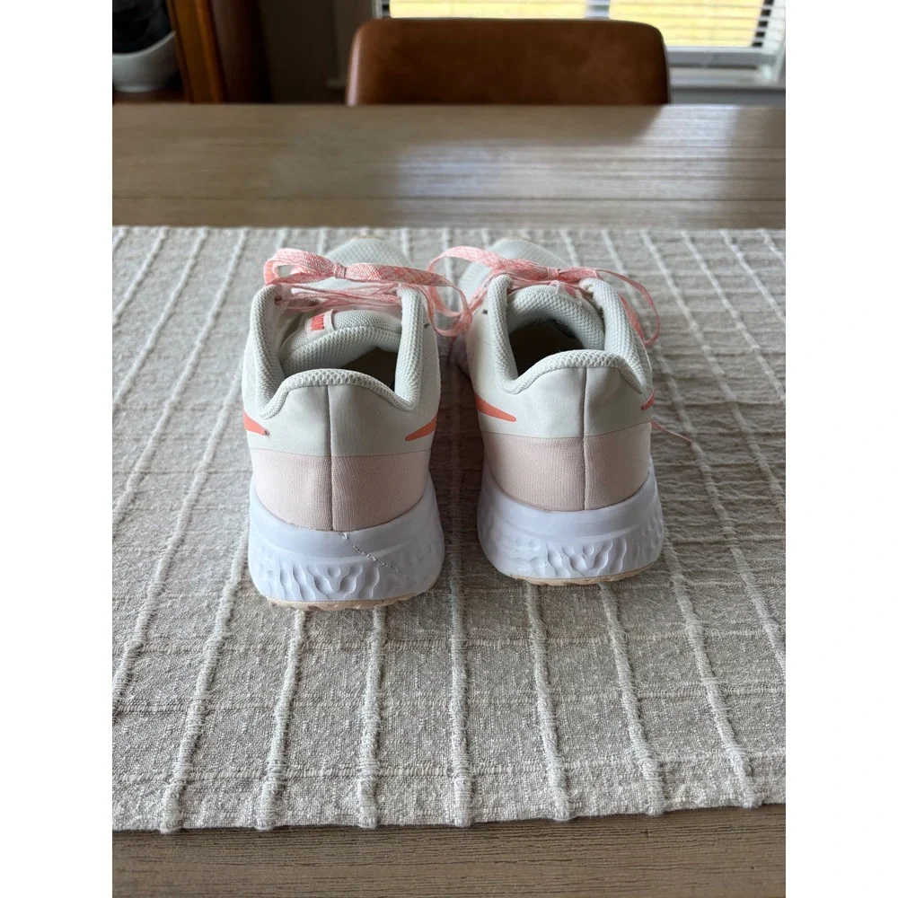 Nike Revolution 5 running shoes summit white orange pearl size 6.5